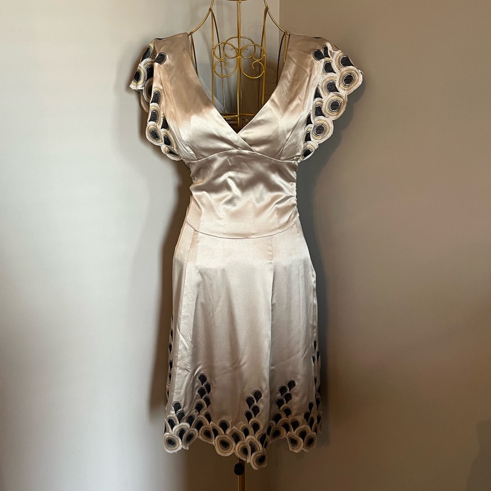 Vintage Karen Millen cocktail dress with embroidered accents. Size 4